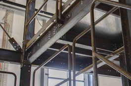 Stalowa wieża zbudowana z 25 ton stali