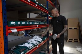 Weldingdroid wybiera elementy wycięte laserowo