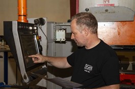 Konstrukcje gięte są z aluminium