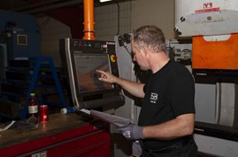 Jens Thomsen steruje maszyną pewną ręką