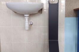 Dozowniki alkoholu z dezynfekcją rąk