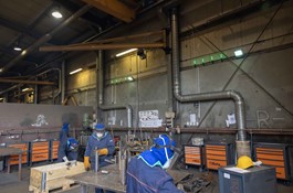 Ciężko pracujący pracownicy polskiego oddziału BSB Industries