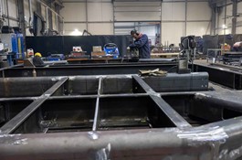 Pracownicy specjalni to specjaliści od dużych konstrukcji stalowych